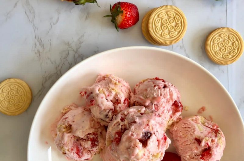 No Churn Strawberry Cookies and Cream Ice Cream