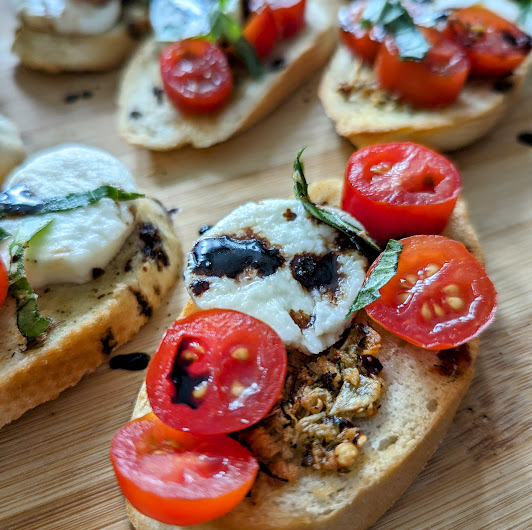 Easy Bruschetta with Mozzarella